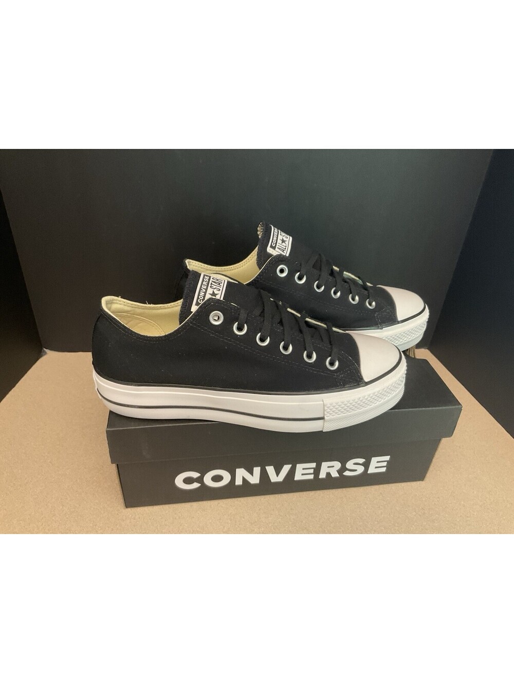 NEW! WOMENS CONVERSE CHUCK TAYLOR ALL STAR LIFT PLATFORM LOW SHOES. SIZE 9.5.